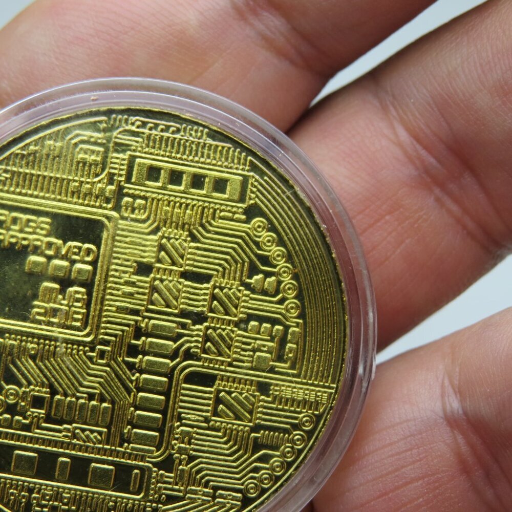 18k Gold Bitcoin - Picture 3 of 5